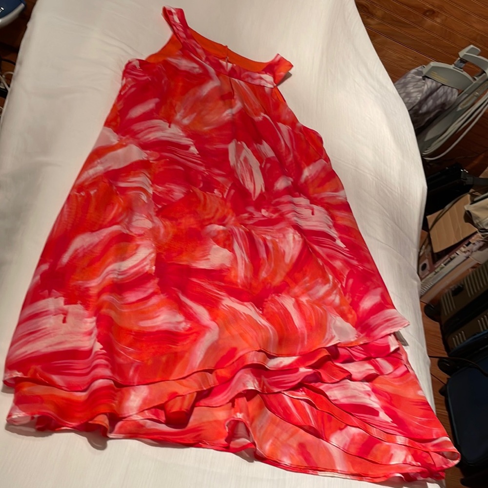 Beautiful dress, very delicate fabric, beautiful color combination.